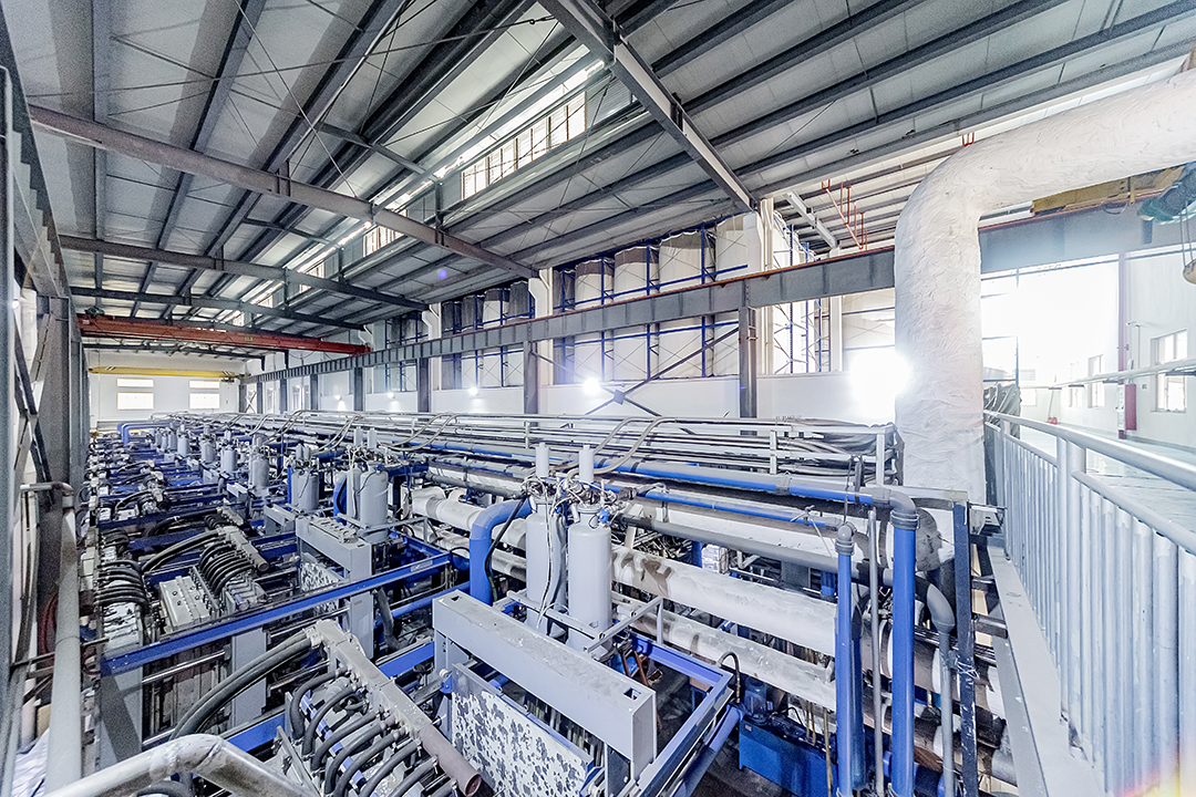 拥有从国外大量引进的先进预发机、全自动成型机、烘干机及空压机等设备